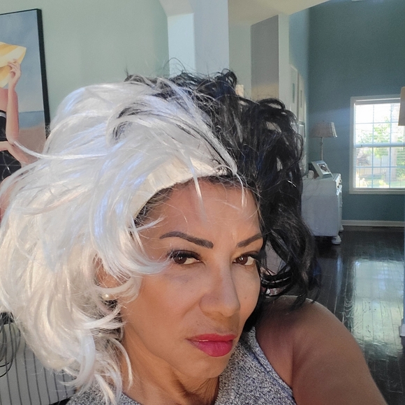 Cruella Deville Costume set Wig + Accessories - Picture 4 of 8